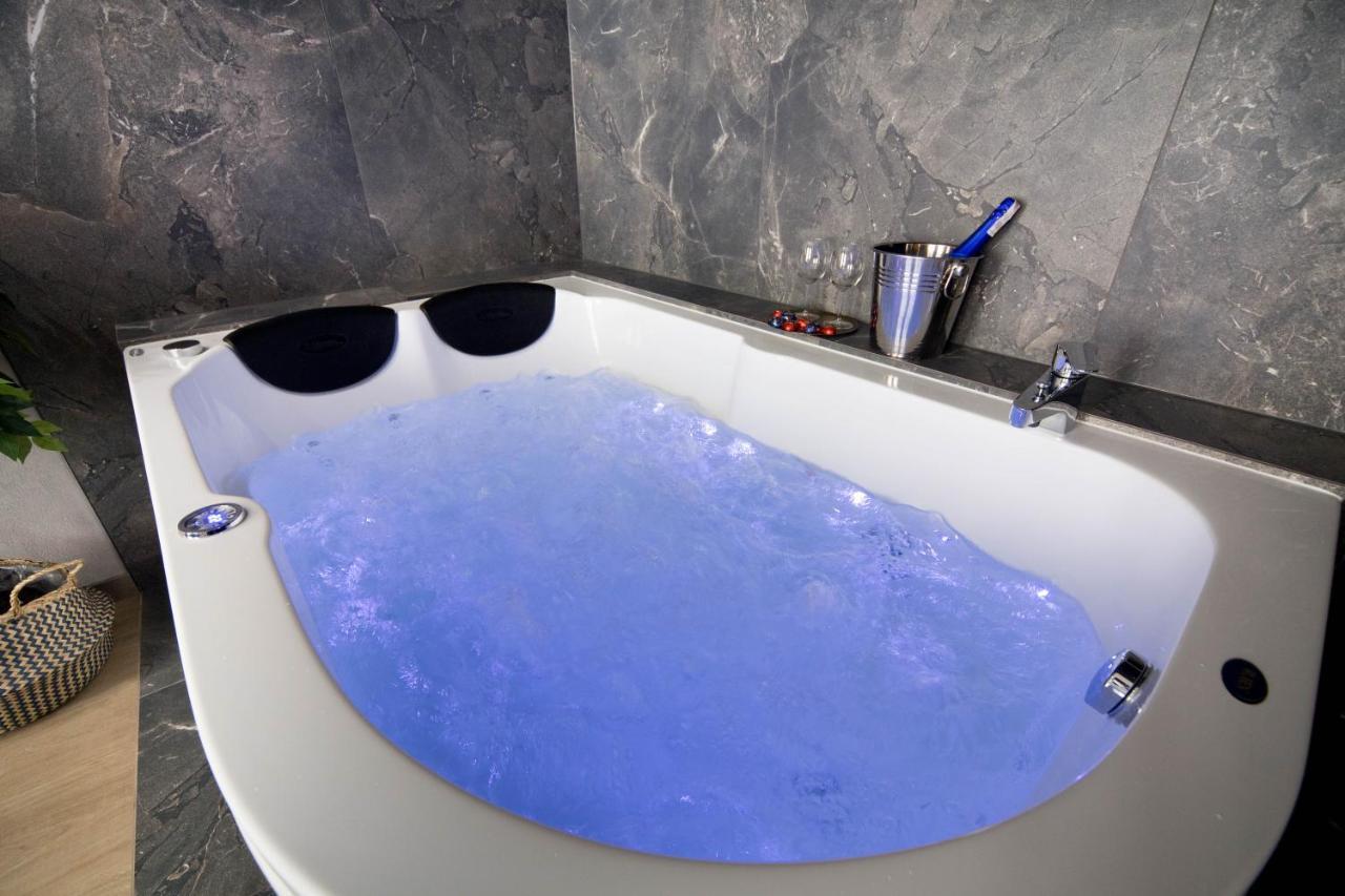 Jacuzzi Apartment Main Square 크라쿠프 외부 사진