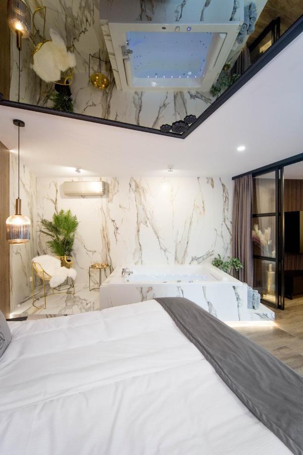 Jacuzzi Apartment Main Square 크라쿠프 외부 사진