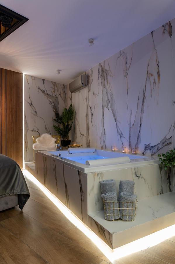 Jacuzzi Apartment Main Square 크라쿠프 외부 사진