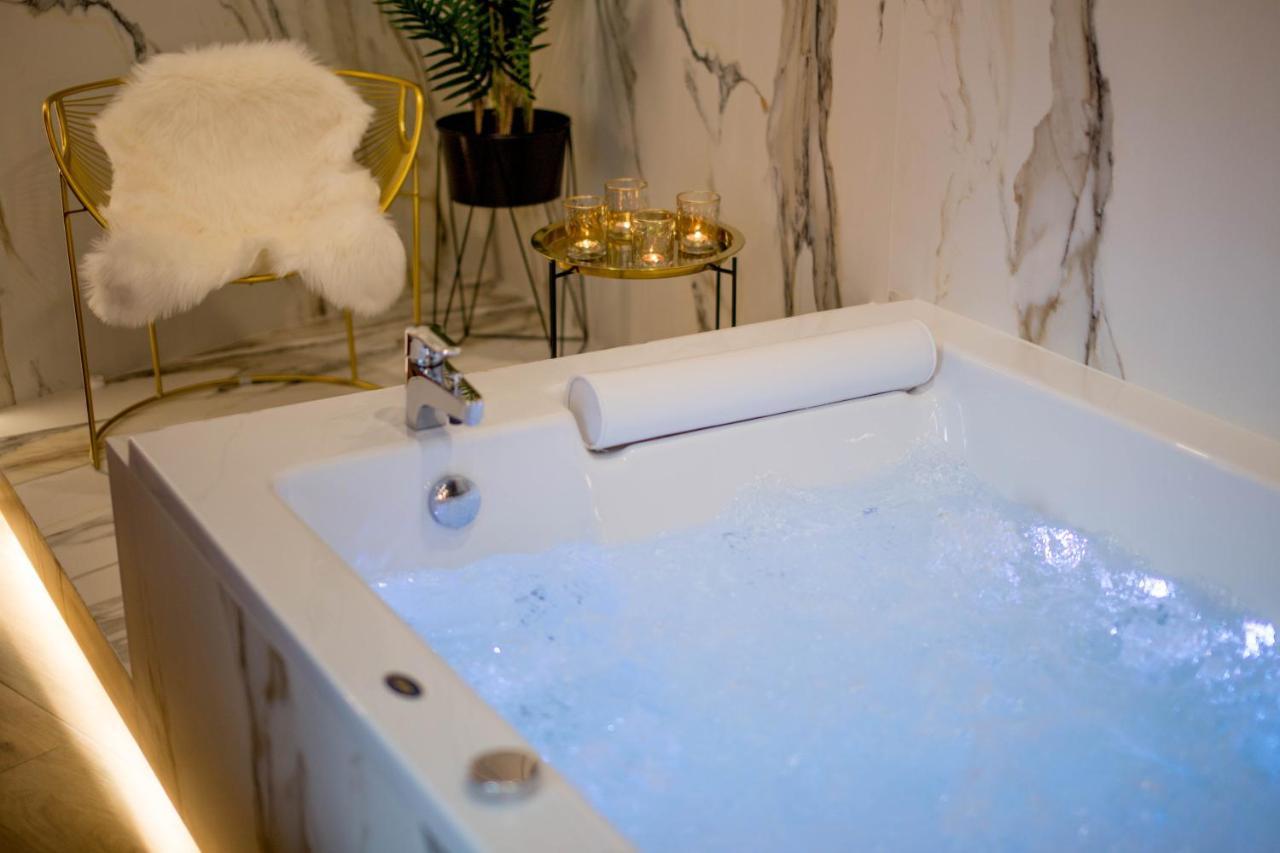 Jacuzzi Apartment Main Square 크라쿠프 외부 사진